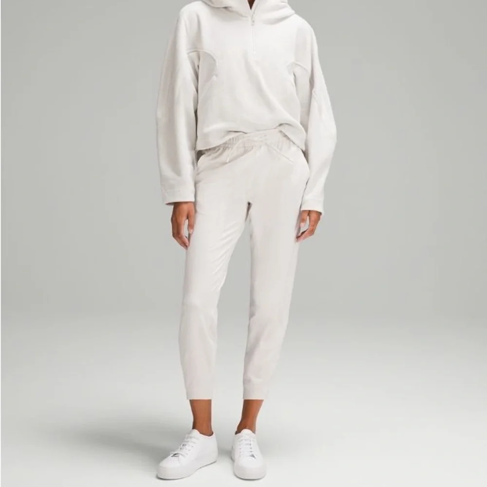Soft Jersey Classic-Fit Mid-Rise Jogger *7/8 Length